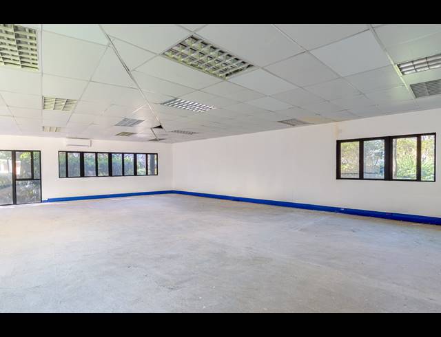 1,610M² OFFICE FOR SALE IN WOODMEAD